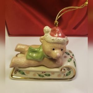 Lenox Sleigh time Bear, Porcelain - Pre-owned